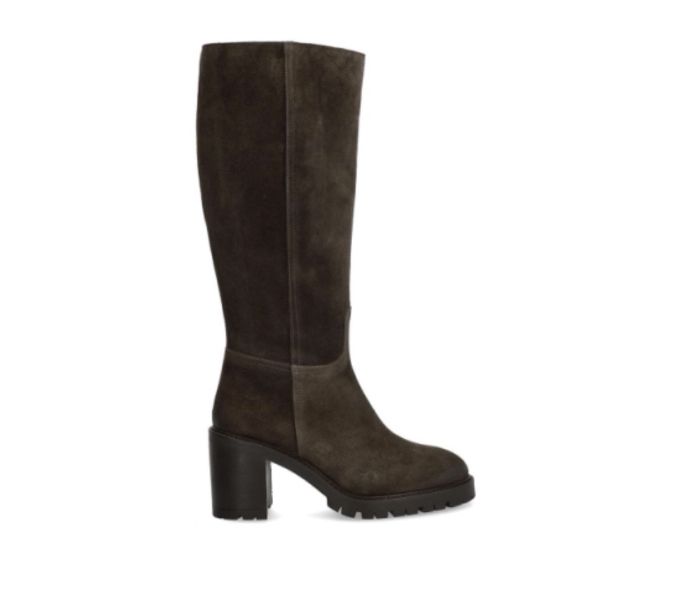 Footwear 33