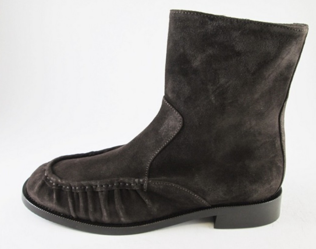Footwear 39