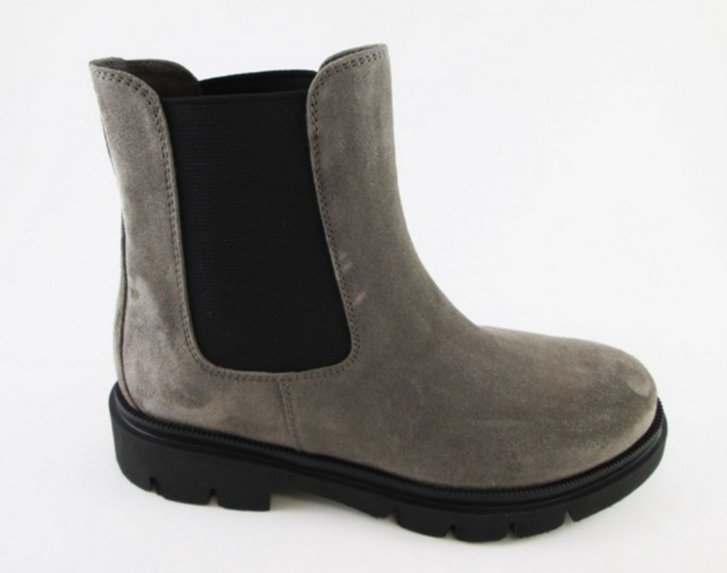 Footwear 40